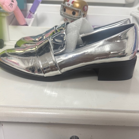 Nine West Metallic Silver Flats - Picture 5 of 6